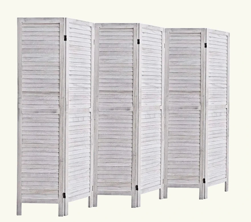 Elegante divisor de madera blanca